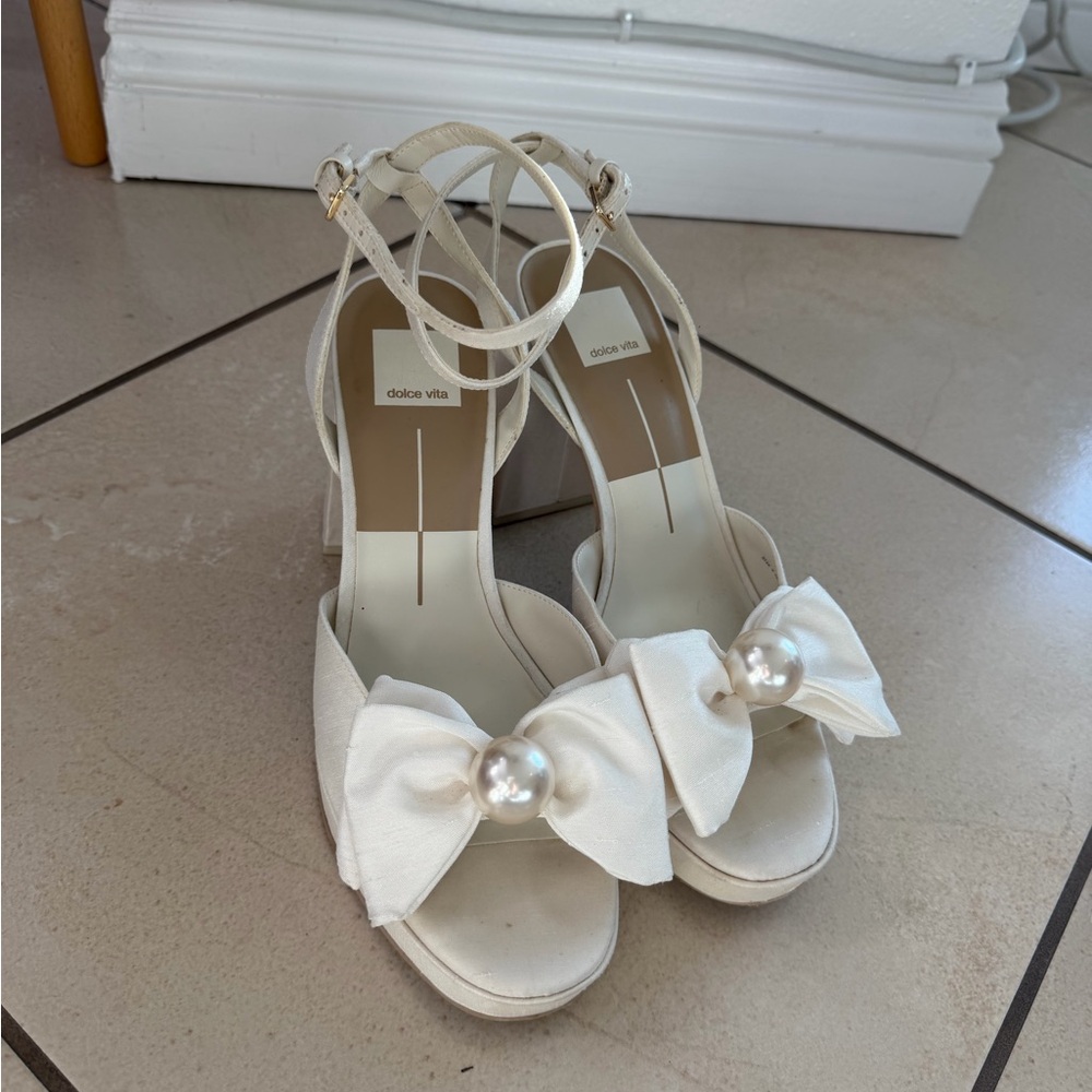 Dolce Vita “Patton” bridal heels in ivory satin, size 9 - Picture 5 of 7